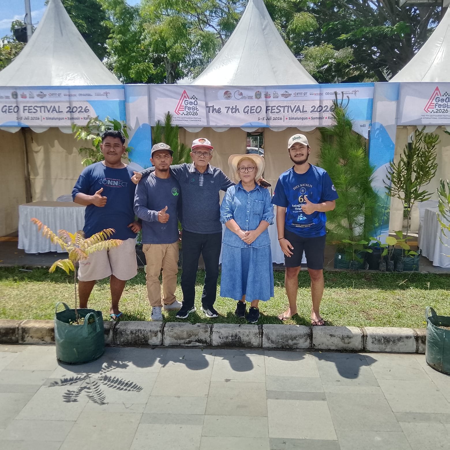Dokumentasi kegiatan ekonomi kreatif dan UMKM tenun ulos PPTSB (foto 2)
