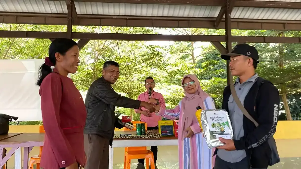 Pelatihan Perbanyakan Tanaman Endemik di Samosir